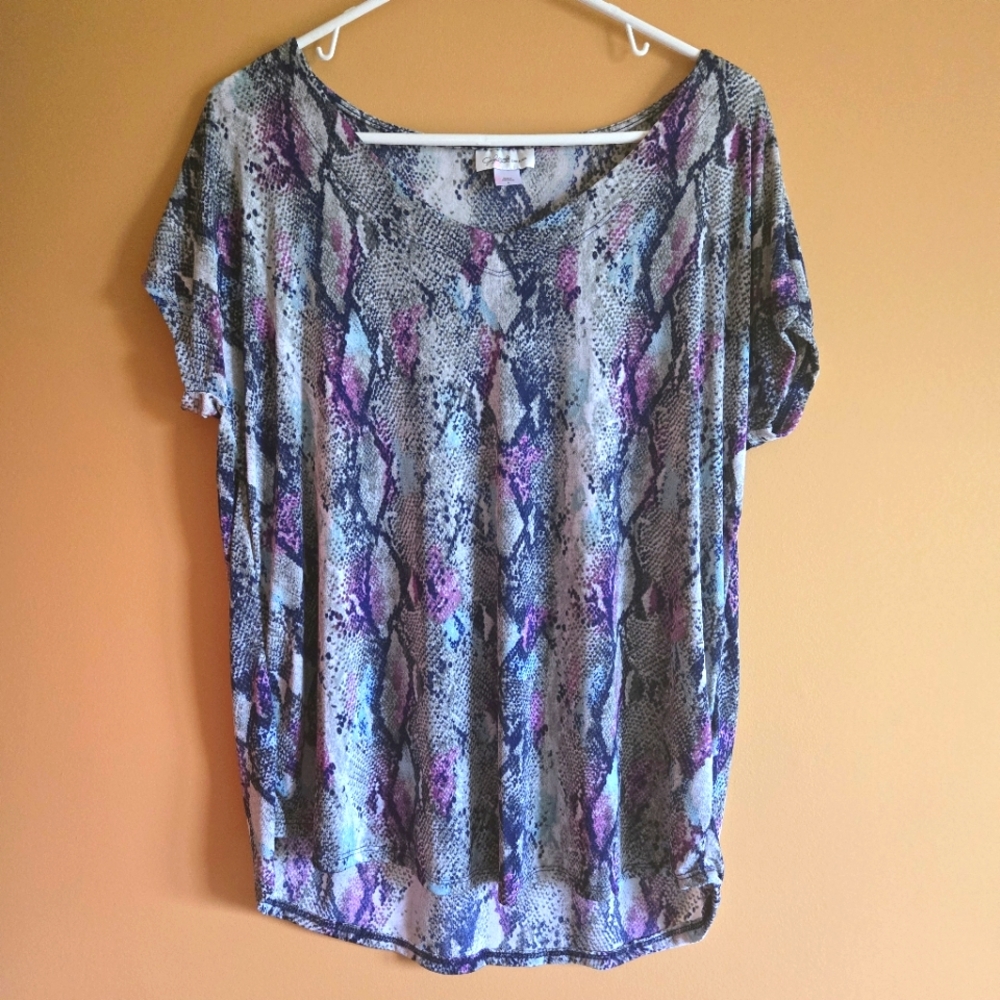 Jaclyn Smith Snakeskin Top, PTP=22"
